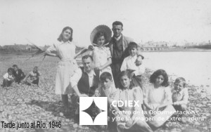 037.EVG-FOT-D_1-00024 Tarde junto al río 1946.jpg