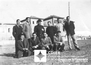 037.EVG-FOT-D_1-00101 Amigos en el seminario.jpg