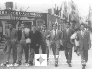 037.EVG-FOT-D_1-00144 Amigos del barrio.jpg